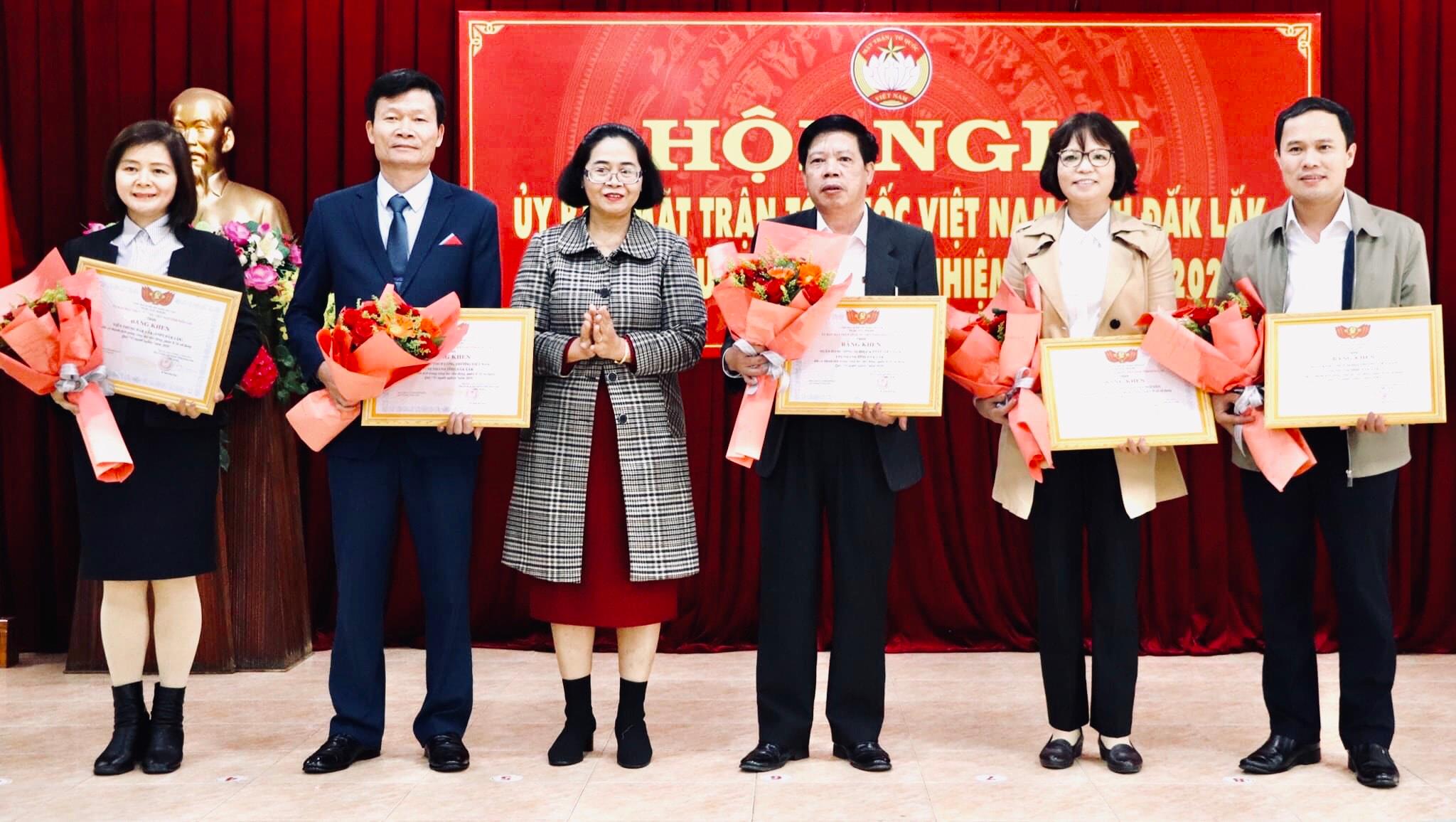 VNPT Đắk Lắk được UBMT Tổ quốc Tỉnh khen thưởng về thành tích trong hoạt động “Vì người nghèo" VNPT Đắk Lắk được UBMT Tổ quốc Tỉnh khen thưởng về thành tích trong hoạt động “Vì người nghèo"